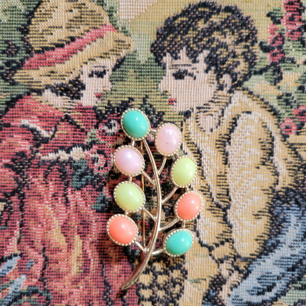 Sarah Coventry Colorful Brooch ~ Beachy Springtime Vibe ~ Pretty